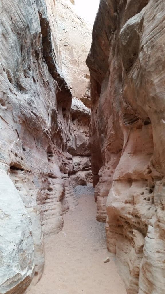 Slot canyons on Valley of Fire hikes