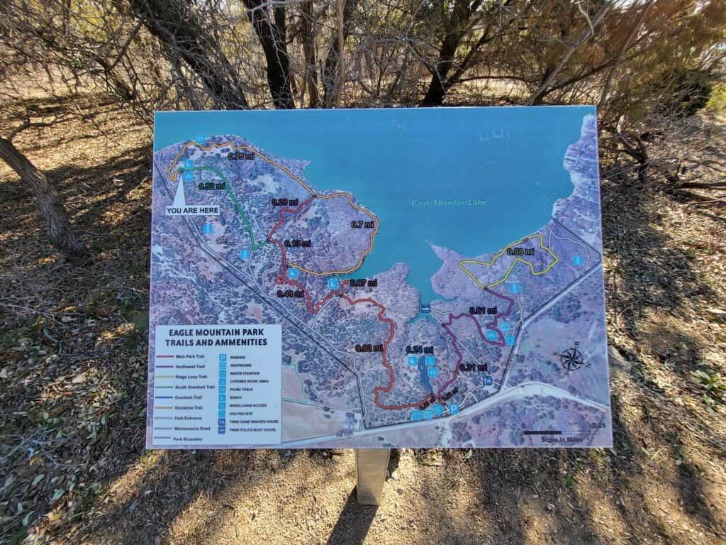 Color coded maps at each intersection at Eagle Mountain Lake Trail