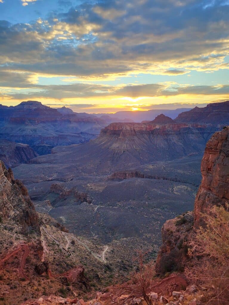 Advantages of a Rim to River hike in the Grand Canyon
